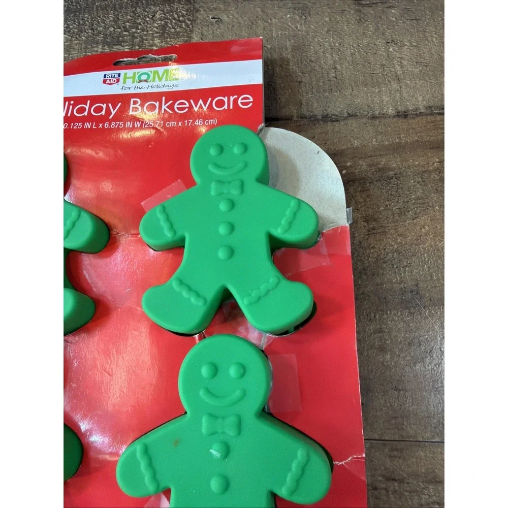 Green Silicone Gingerbread Man Baking Mold Cake Brownies Candy Holiday Bakeware